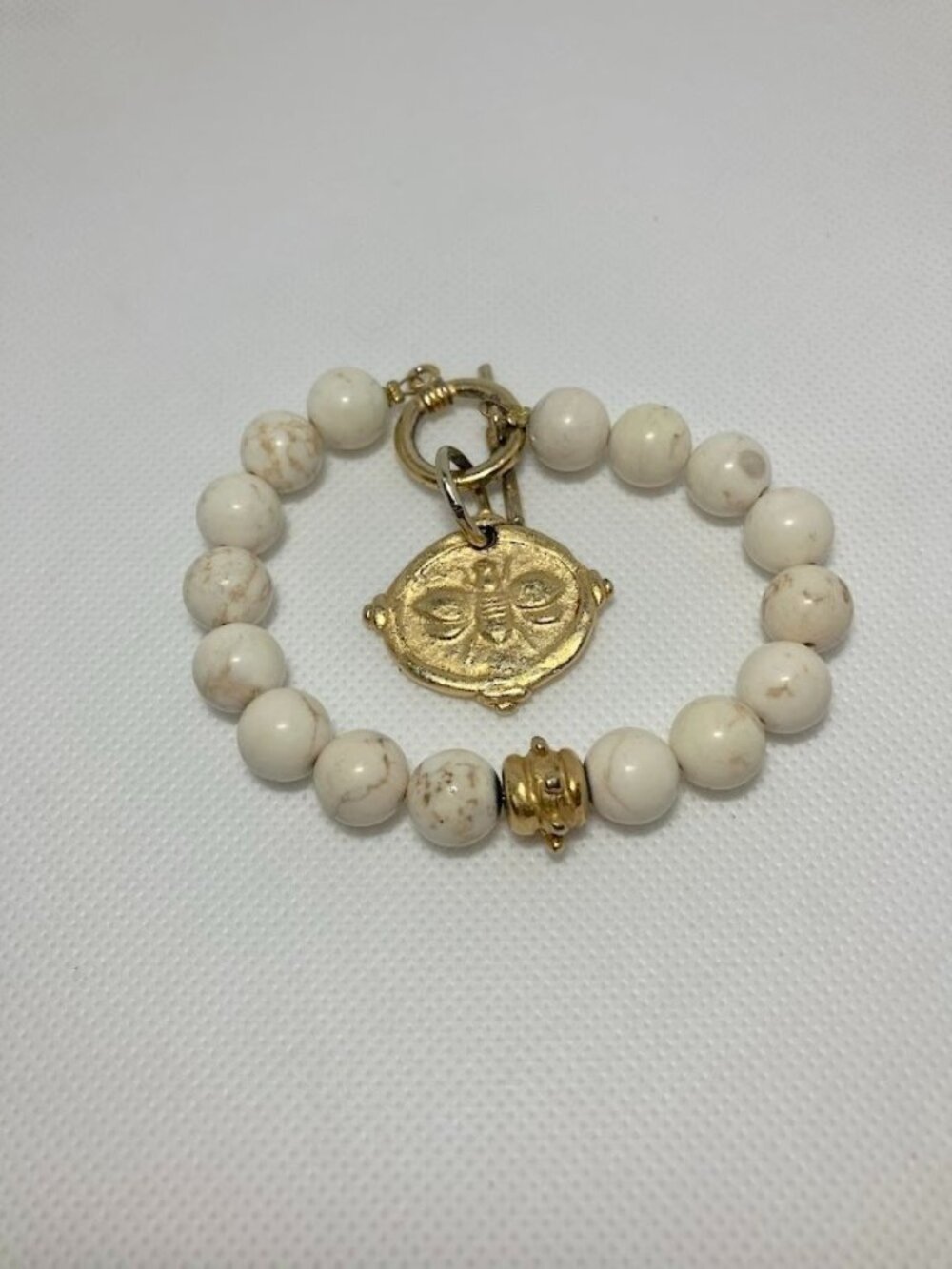 Susan Shaw Gold Bee Intaglio on Semi Precious Stone Bracelet Natural Nature Boho